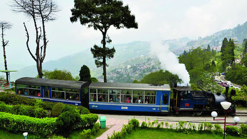 Darjeeling Toy Train - best tour and travel services from siliguri - akk crusier private limited